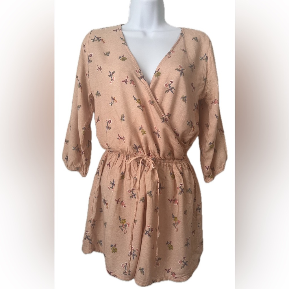 Hollister Women's Romper V-Neck Tie Waist 3/4 Sleeve Pink Floral Pattern Small